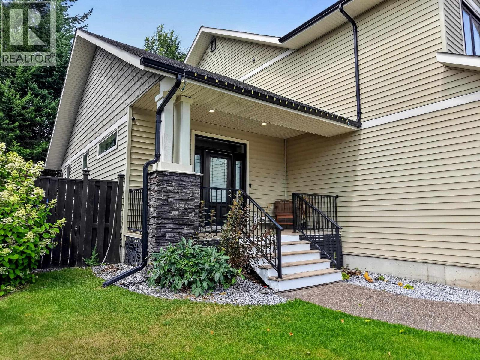 7557 LOEDEL CRESCENT - 2