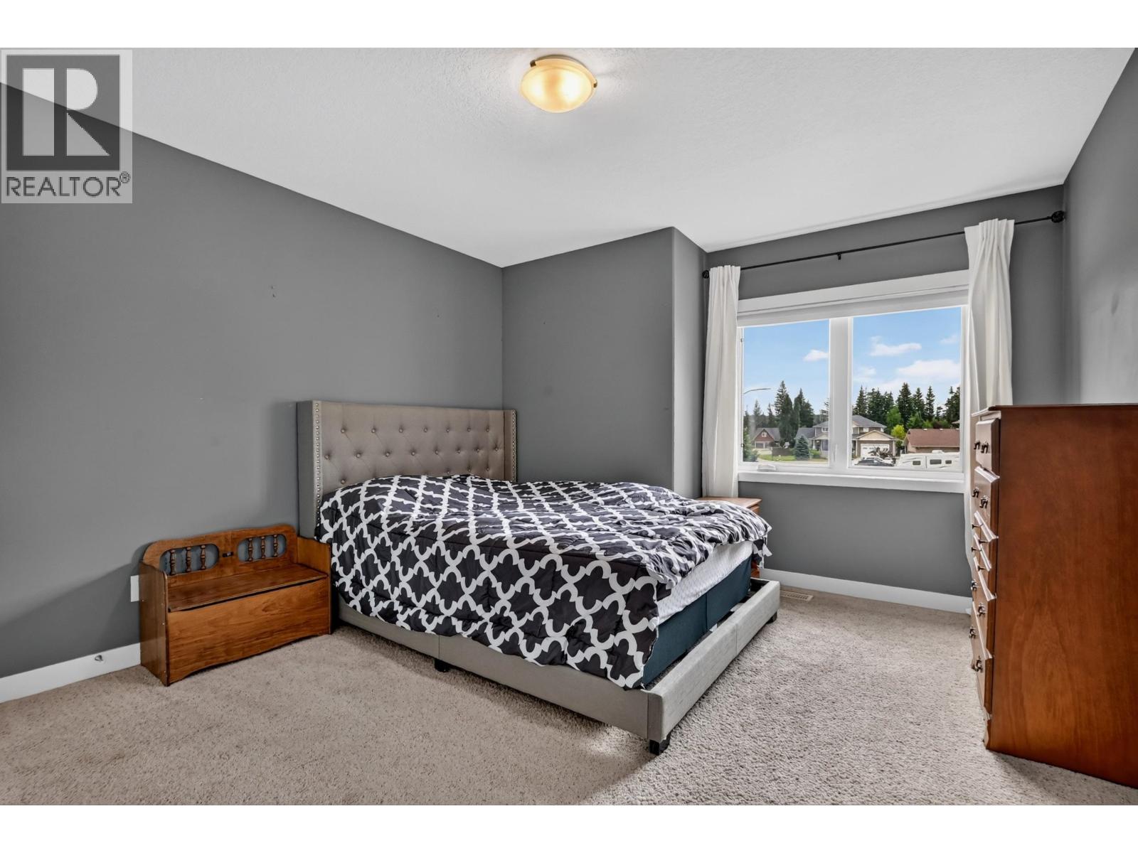 7557 LOEDEL CRESCENT - 23