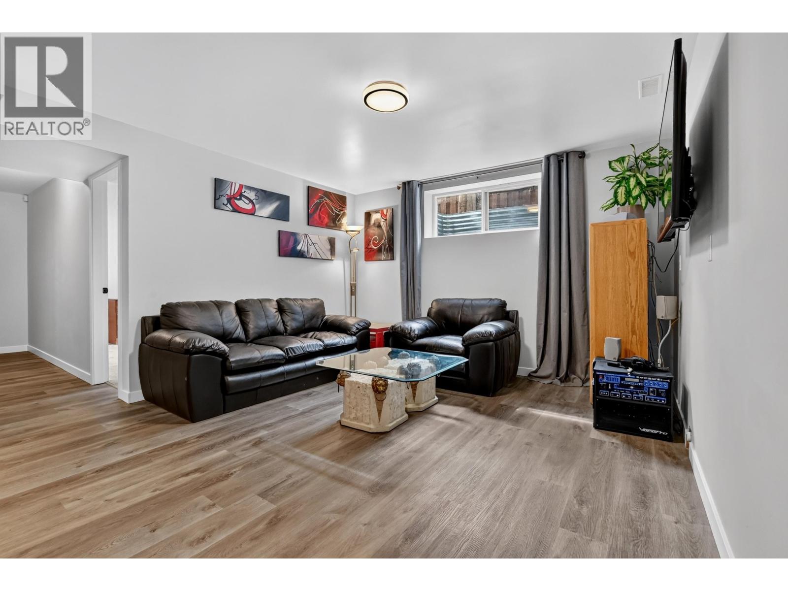 7557 LOEDEL CRESCENT - 28