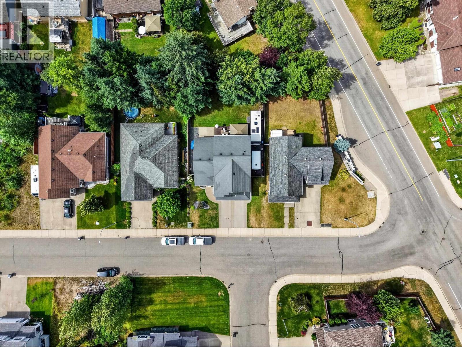 7557 LOEDEL CRESCENT - 40