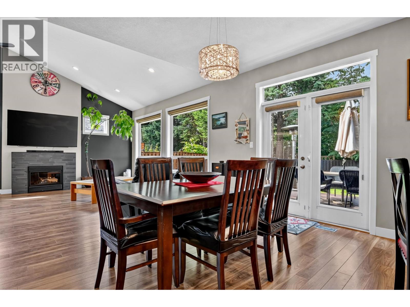 7557 LOEDEL CRESCENT - 9