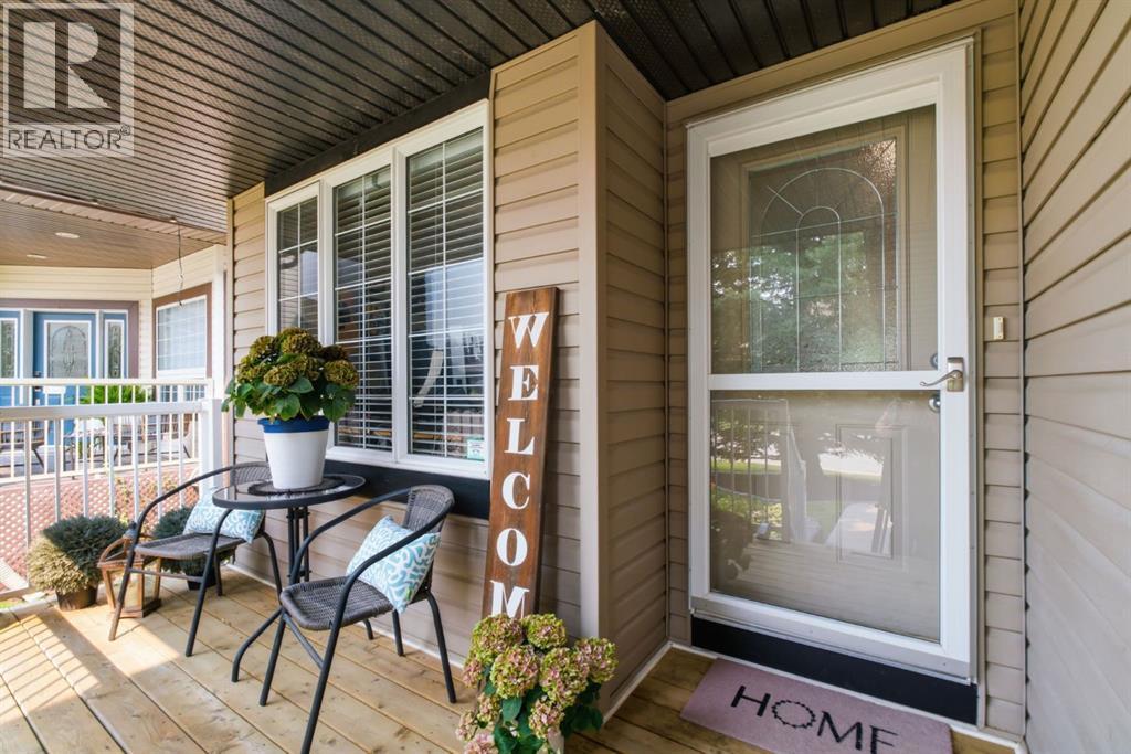 132 Coopers Heights SW - 3
