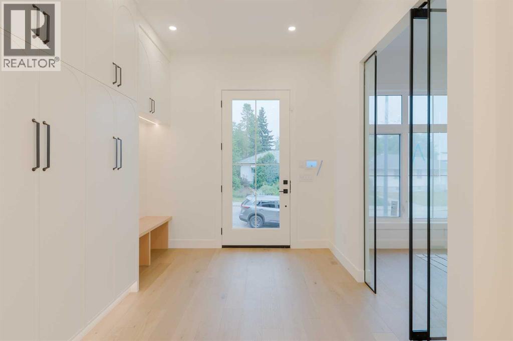 2207 Victoria Crescent NW, Banff Trail, Calgary photo 4
