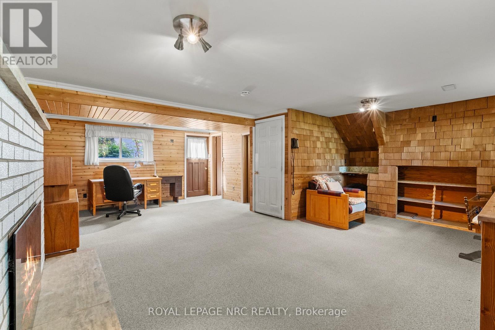 21 UPPER CANADA DRIVE - 17
