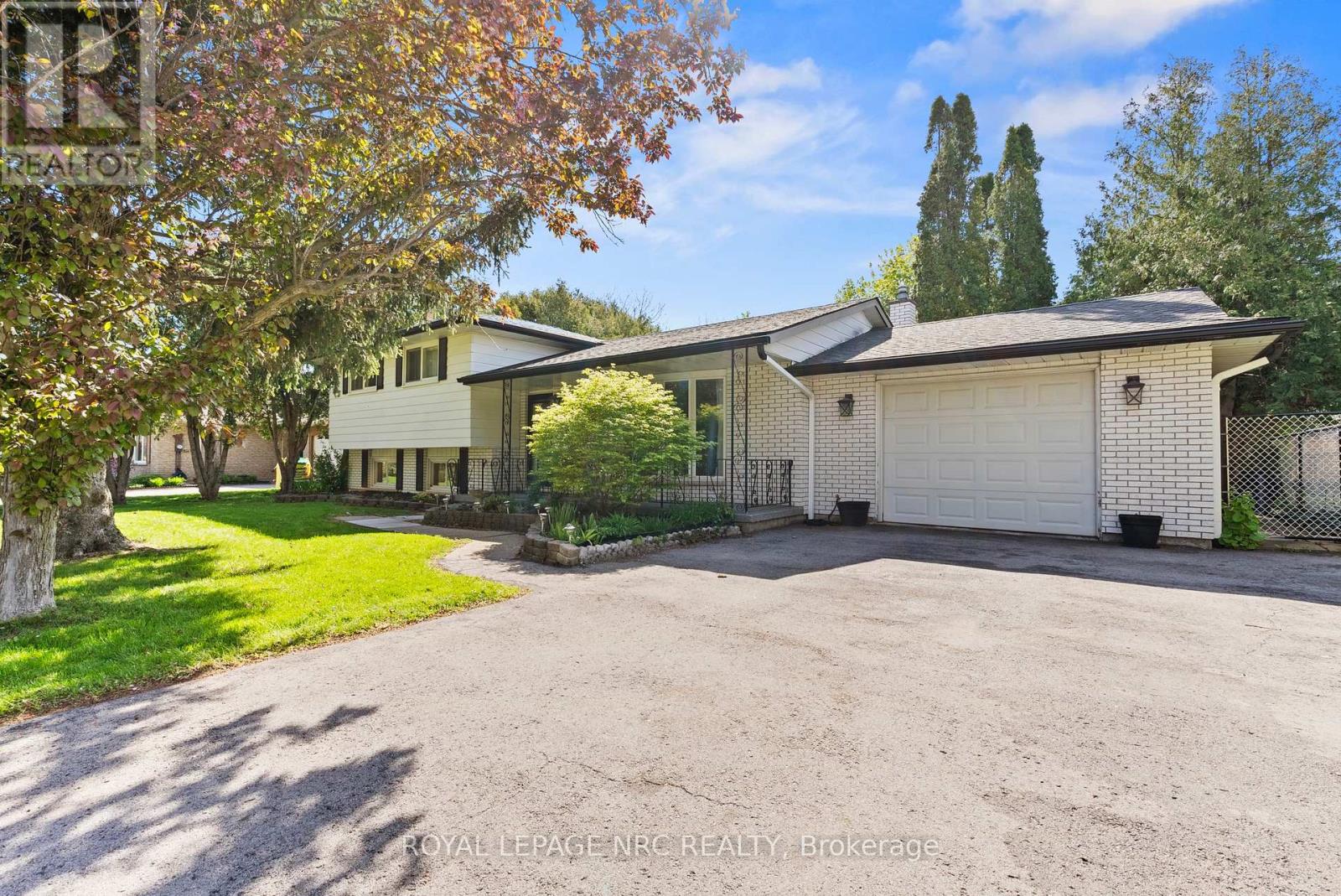 21 UPPER CANADA DRIVE - 2