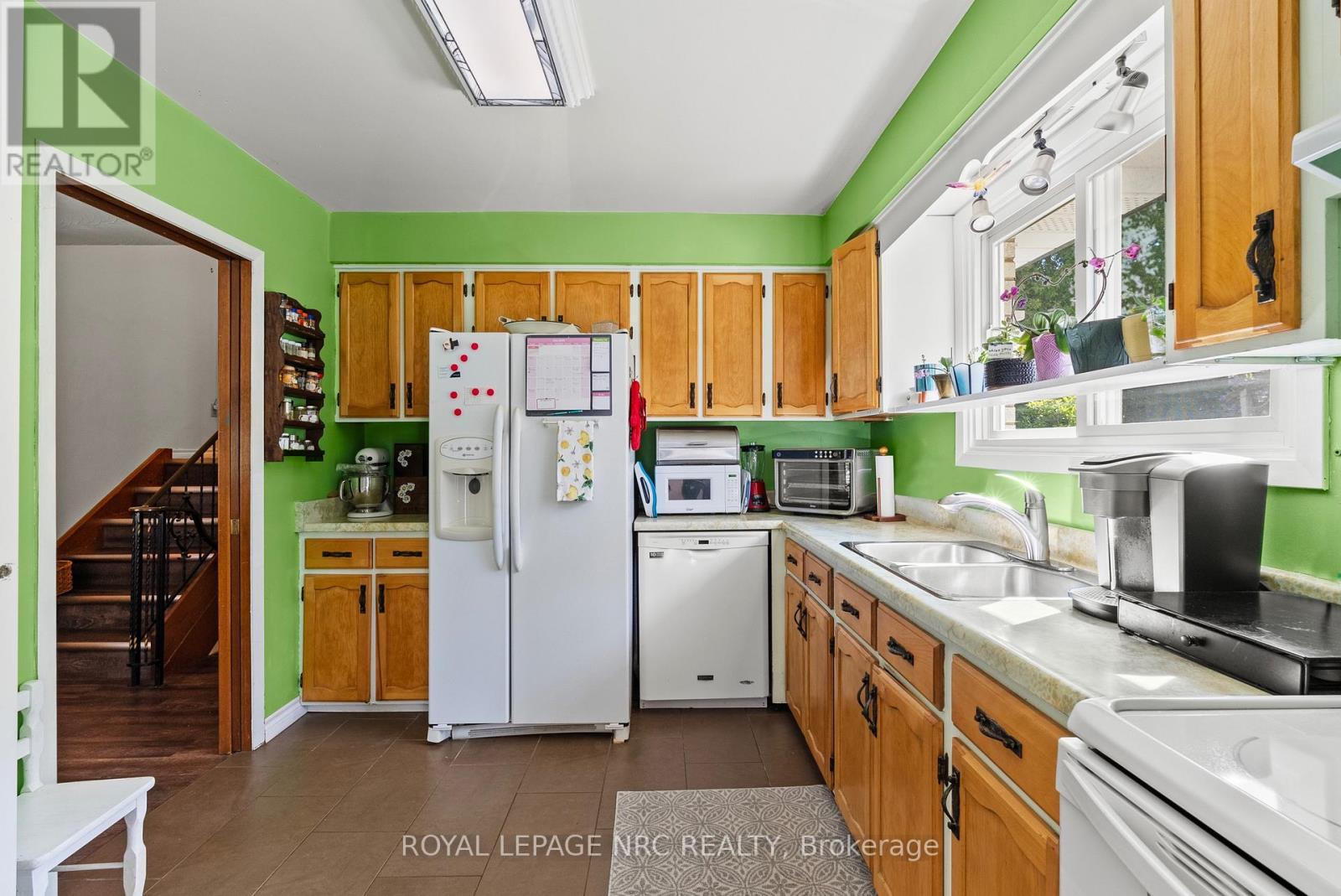 21 UPPER CANADA DRIVE - 8