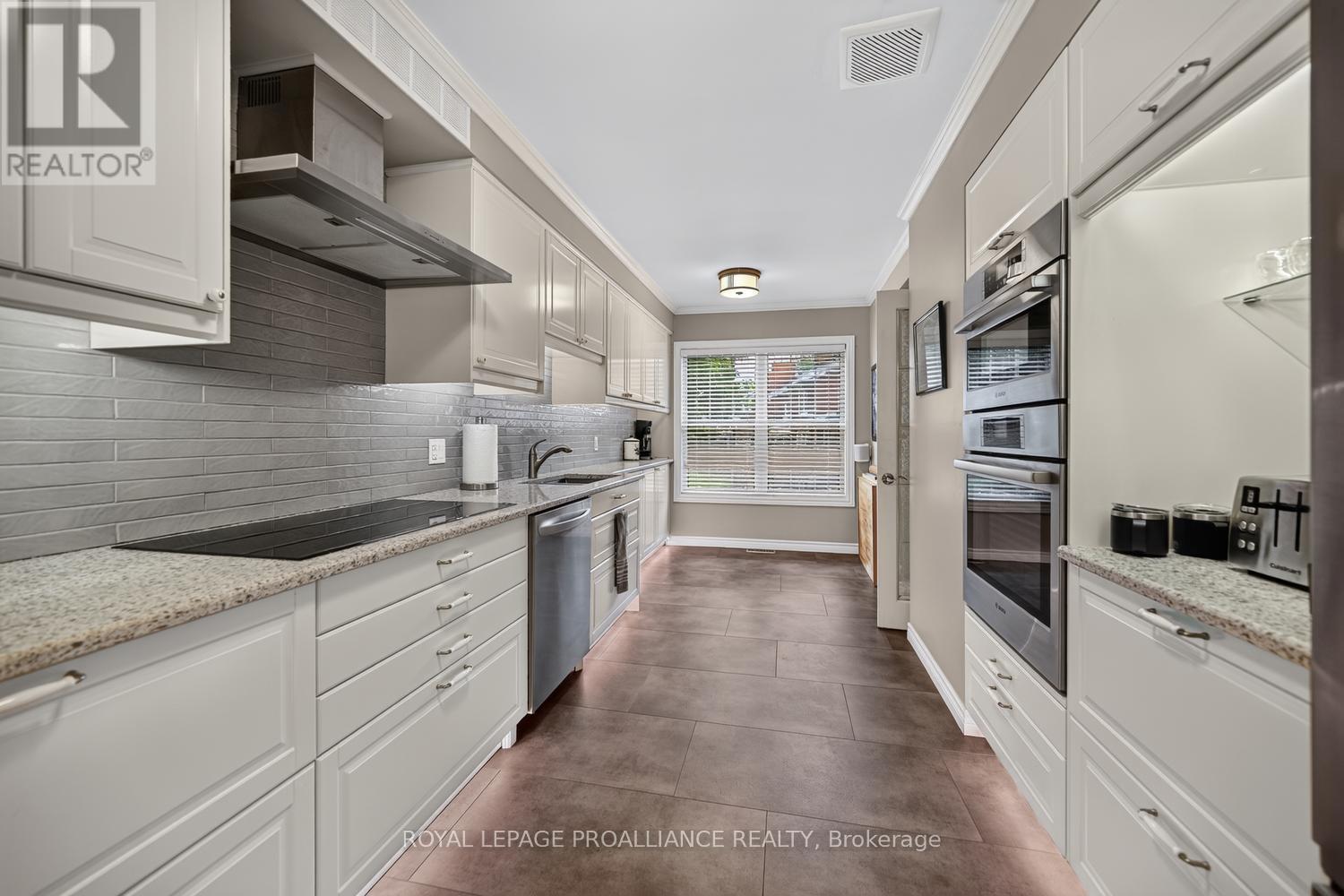 25 COUNTRY CLUB PLACE - Image 14