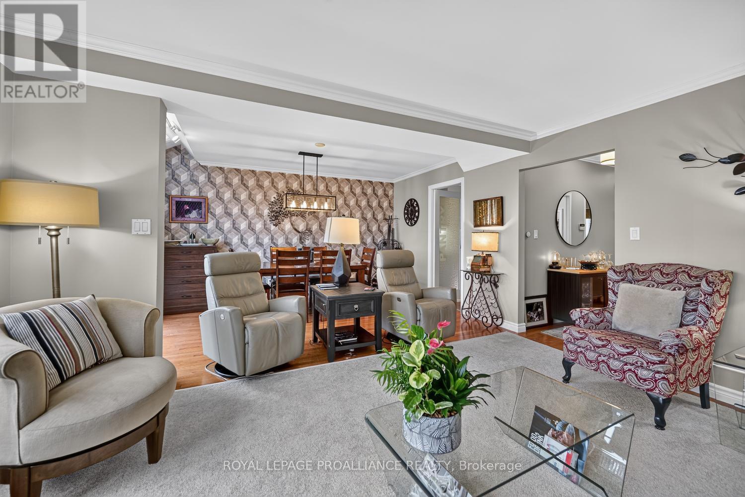 25 COUNTRY CLUB PLACE - Image 9