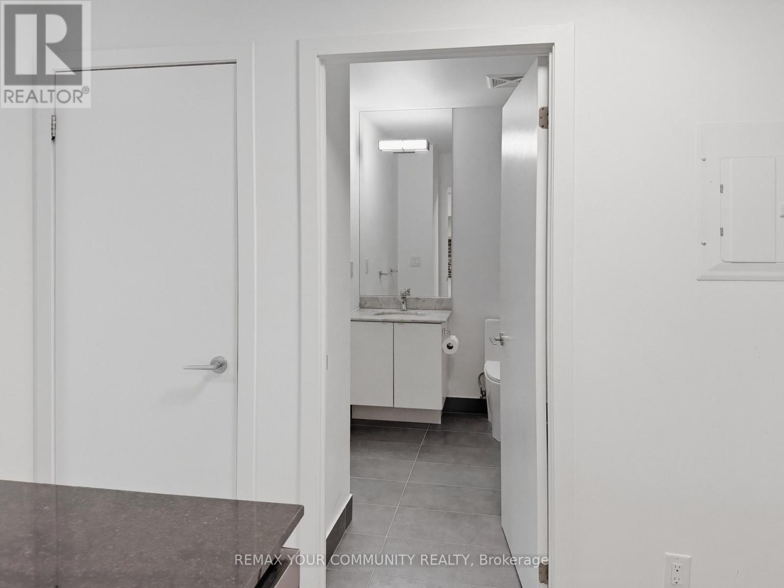 #618 150 EAST LIBERTY STREET - Image 17
