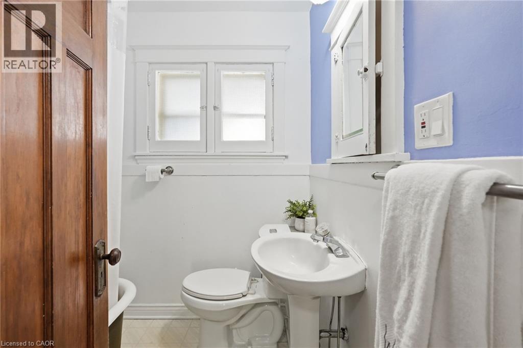 37 MAPLEWOOD Avenue - 13