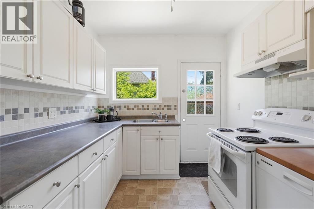 37 MAPLEWOOD Avenue - 7