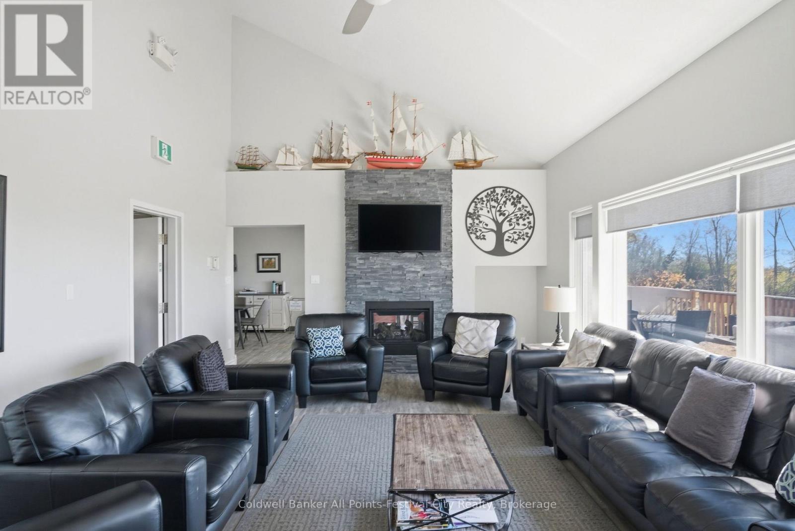 11 WINDWARD WAY N - 42