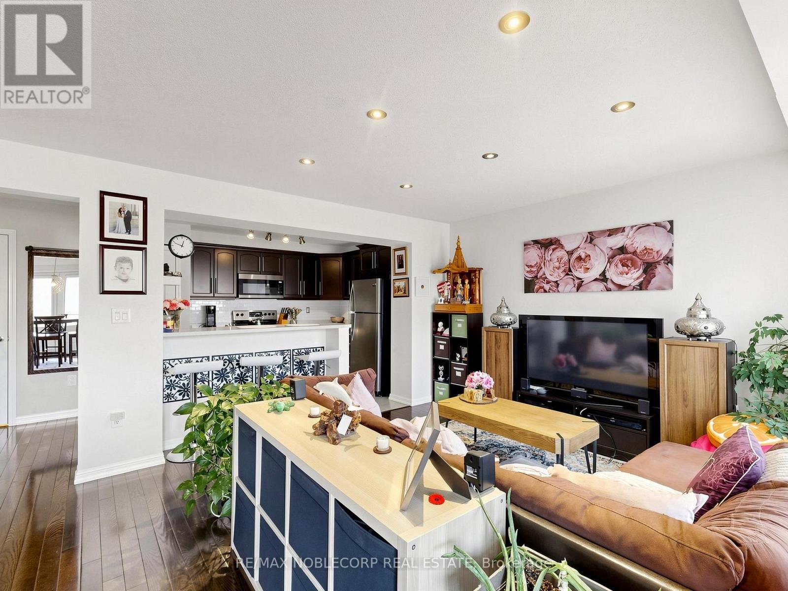 8 DEANCREST ROAD - 10