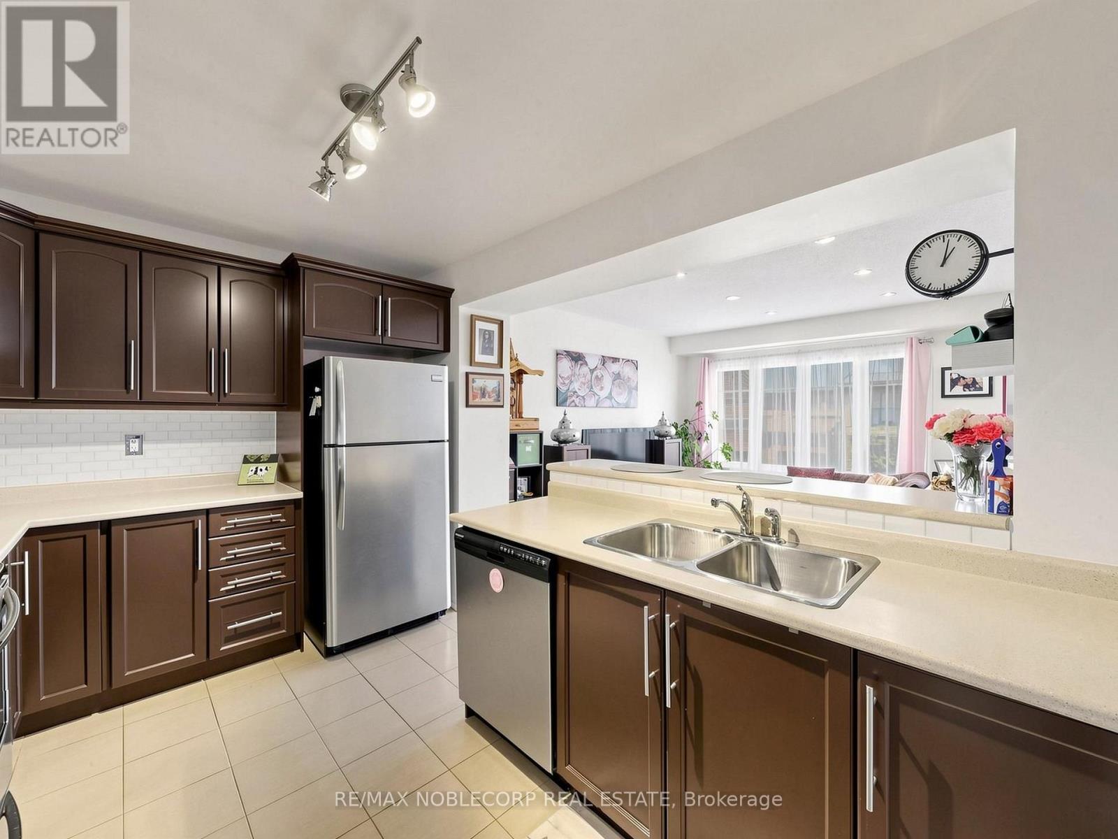 8 DEANCREST ROAD - 16