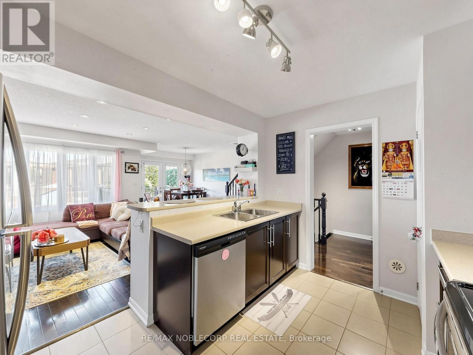 8 DEANCREST ROAD - 18