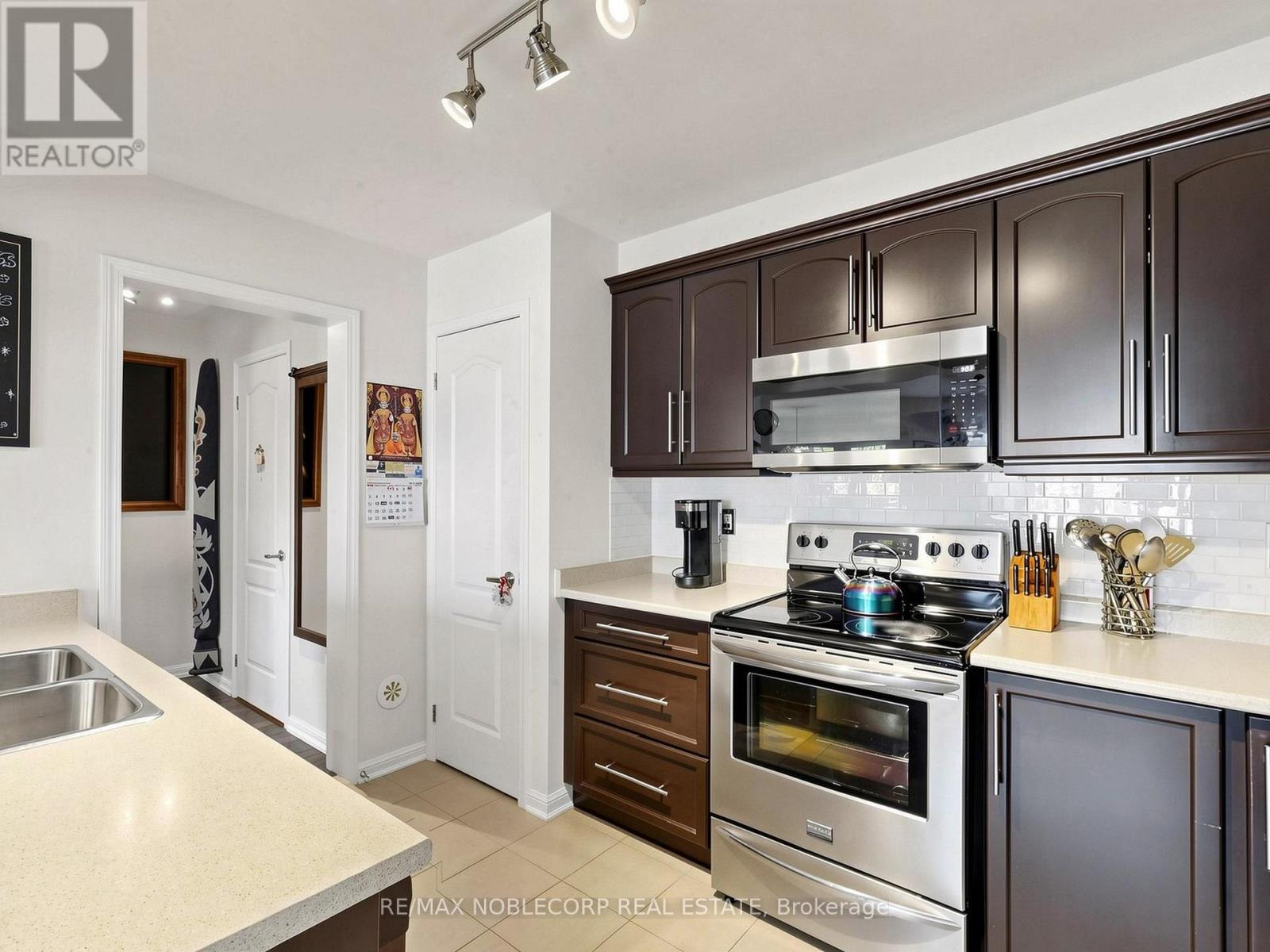 8 DEANCREST ROAD - 19