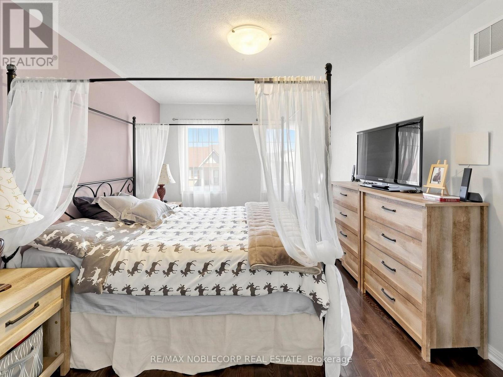 8 DEANCREST ROAD - 26