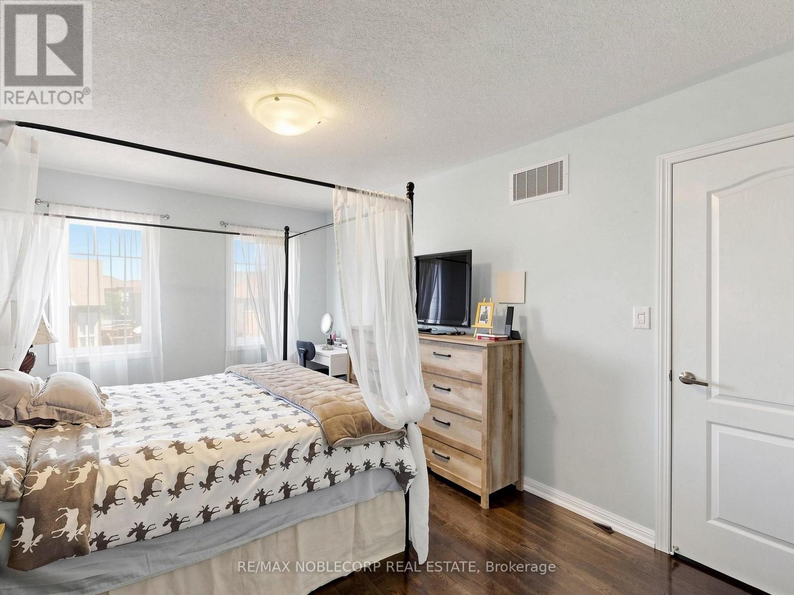 8 DEANCREST ROAD - 27