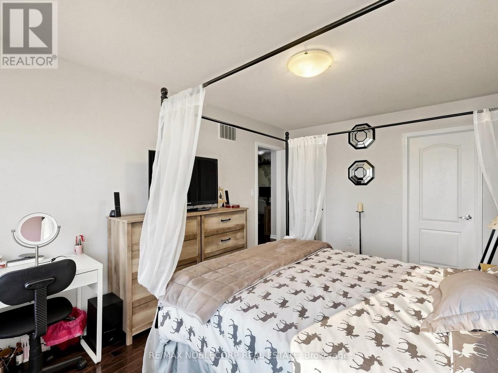 8 DEANCREST ROAD - 29