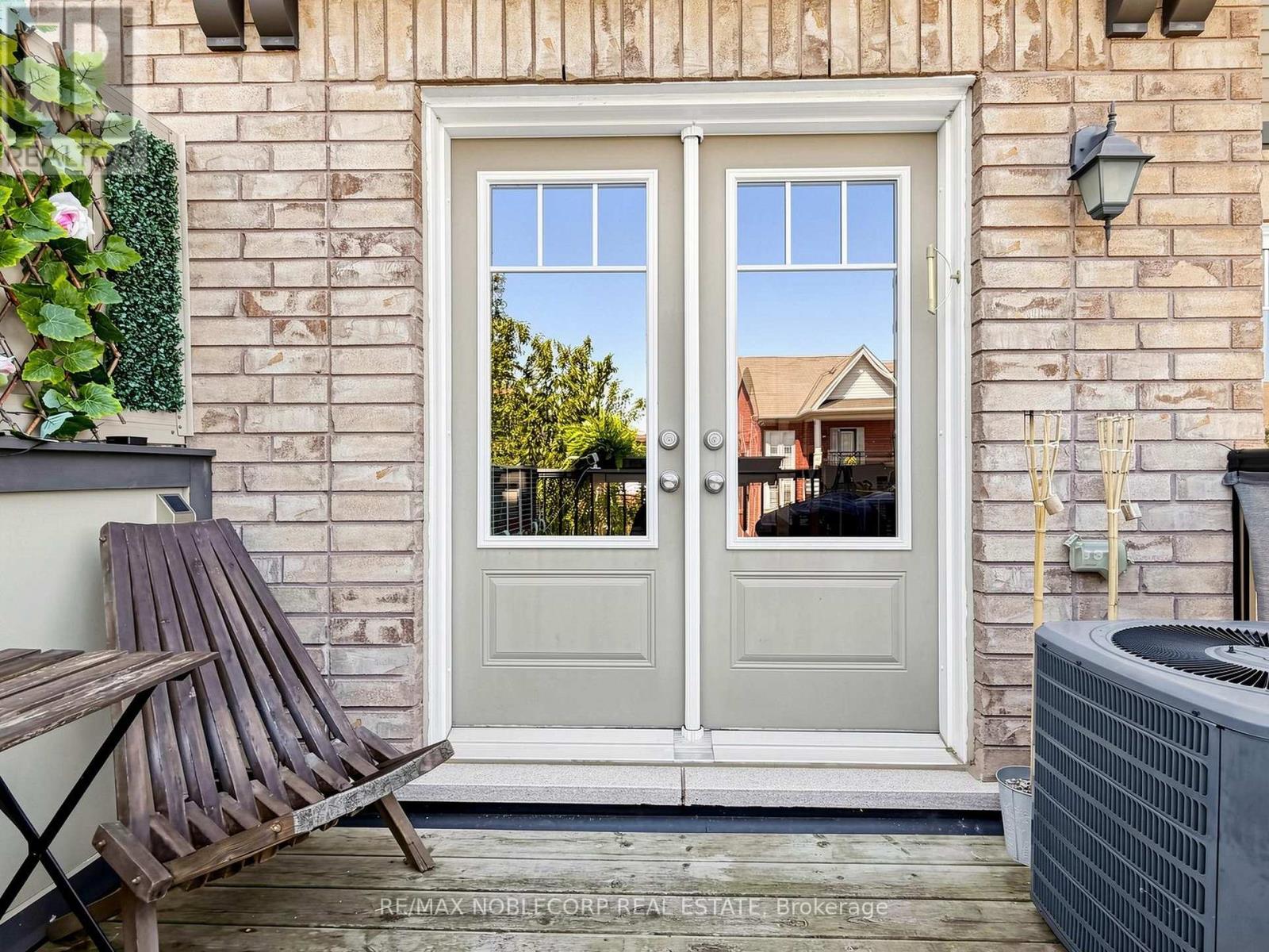 8 DEANCREST ROAD - 40