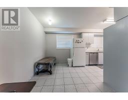 Kitchen - 162 Bighorn Crescent, Brampton, ON L6R1G1 Photo 7