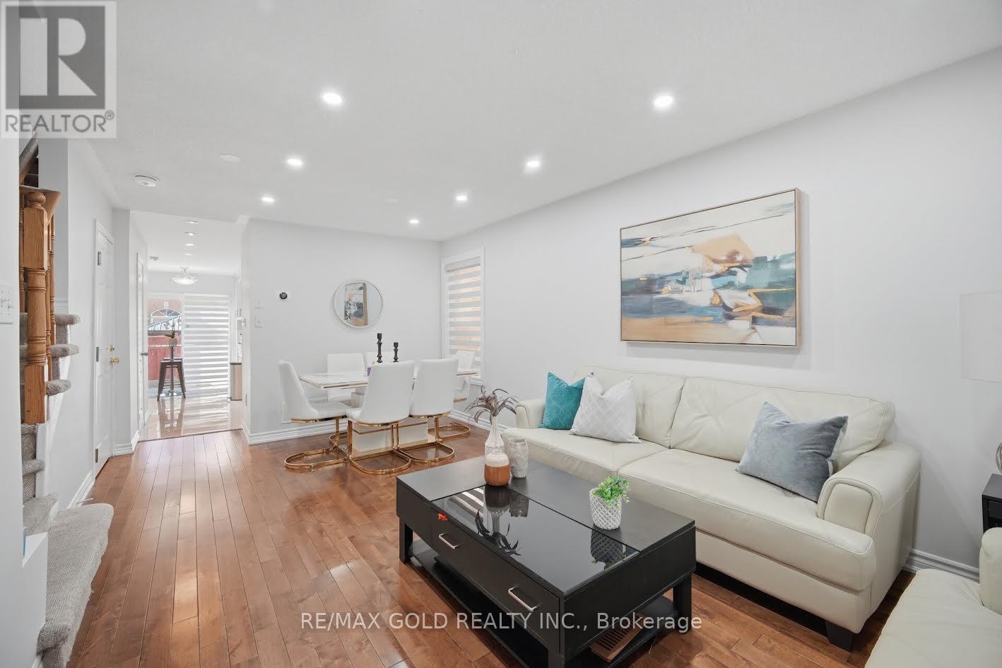 61 SAINTSBURY CRESCENT - 10