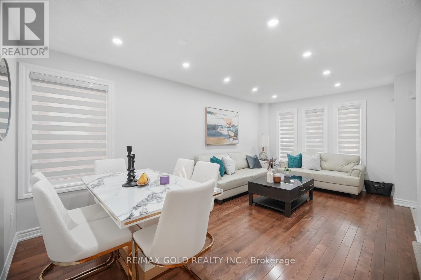 61 SAINTSBURY CRESCENT - 12