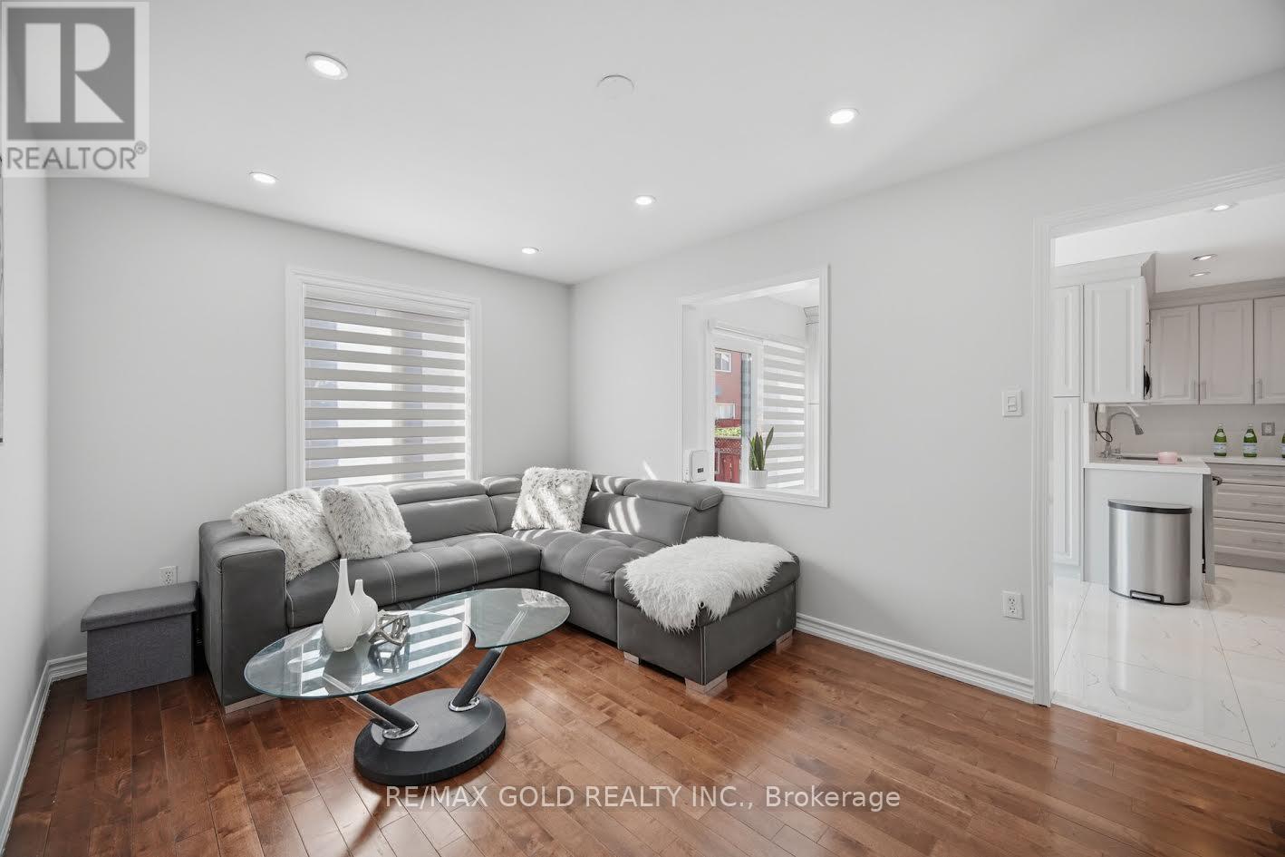 61 SAINTSBURY CRESCENT - 21