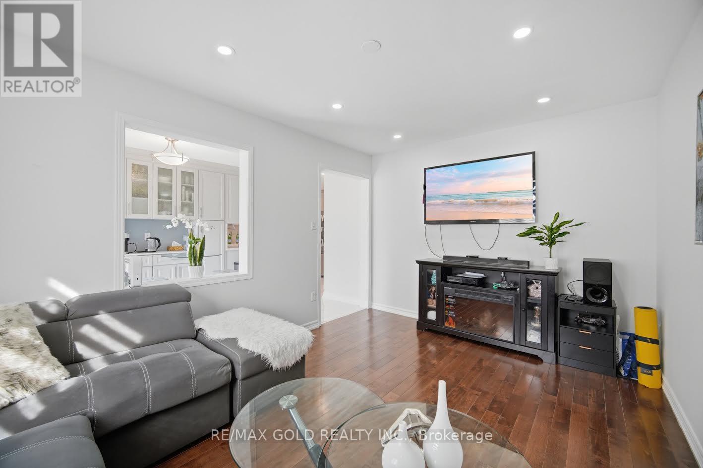 61 SAINTSBURY CRESCENT - Image 22