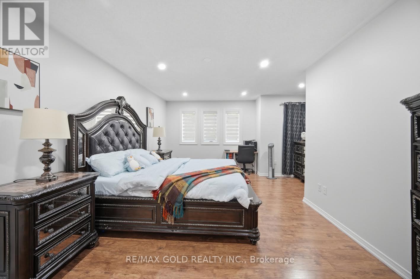 61 SAINTSBURY CRESCENT - 26