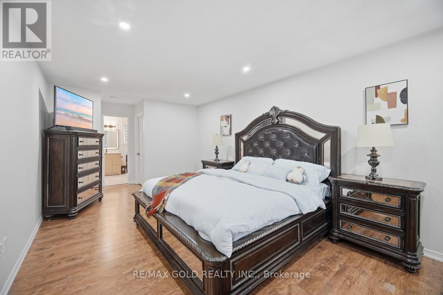 61 SAINTSBURY CRESCENT - 29