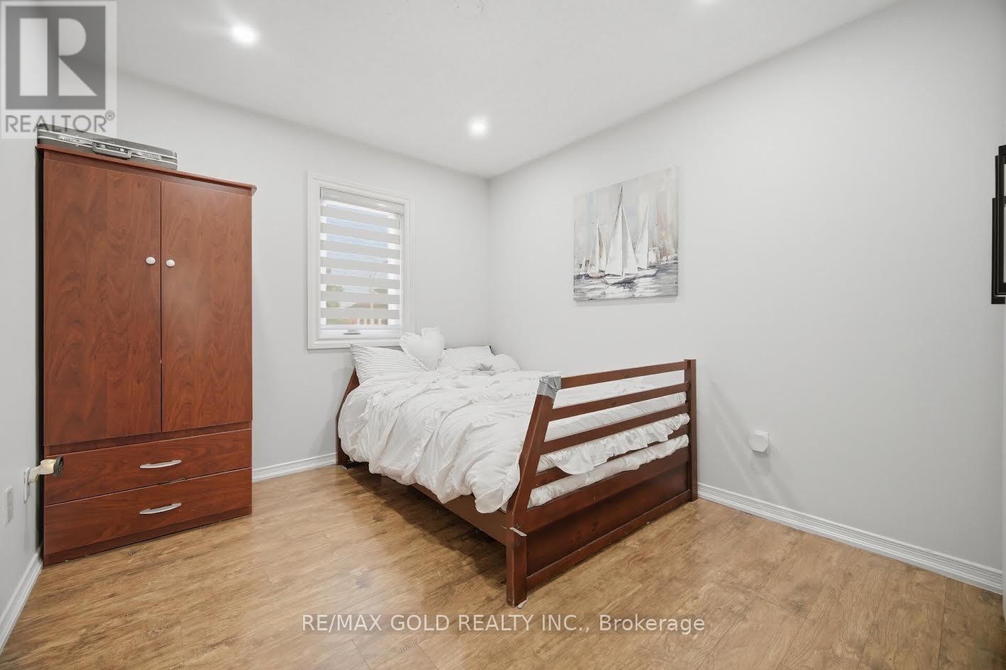 61 SAINTSBURY CRESCENT - 31