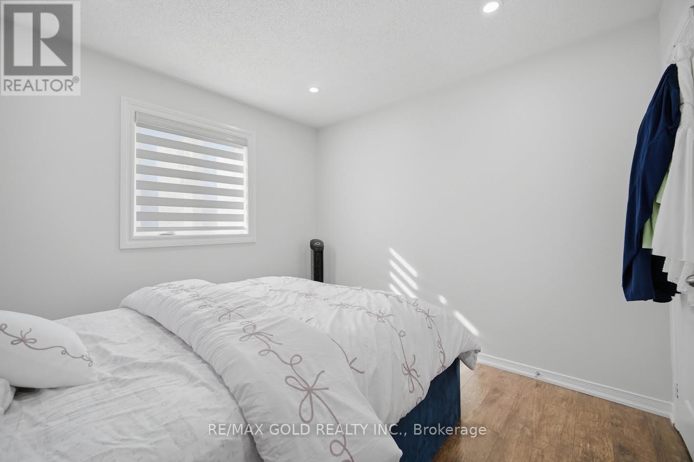 61 SAINTSBURY CRESCENT - 34