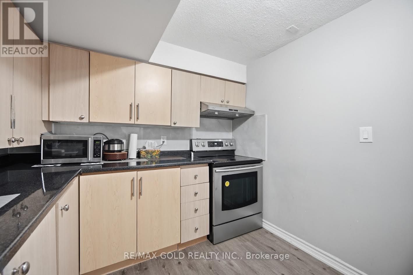 61 SAINTSBURY CRESCENT - 38