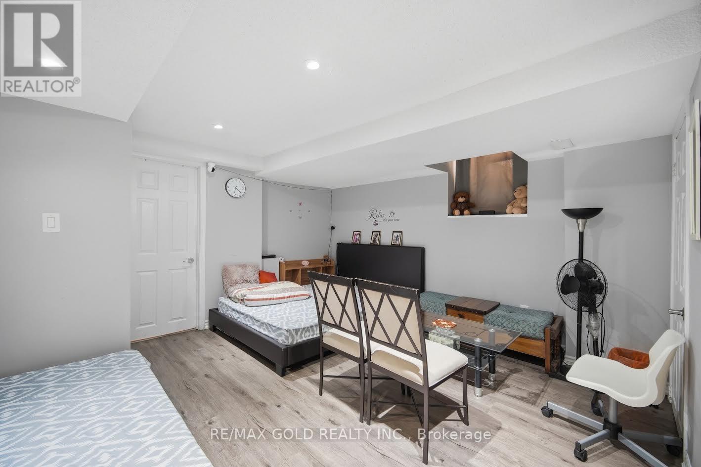 61 SAINTSBURY CRESCENT - 40