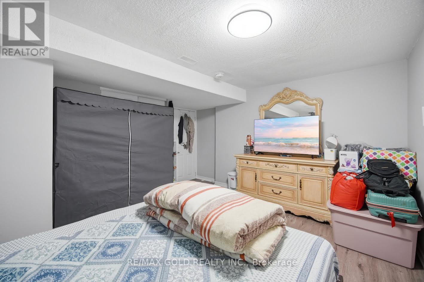 61 SAINTSBURY CRESCENT - 45