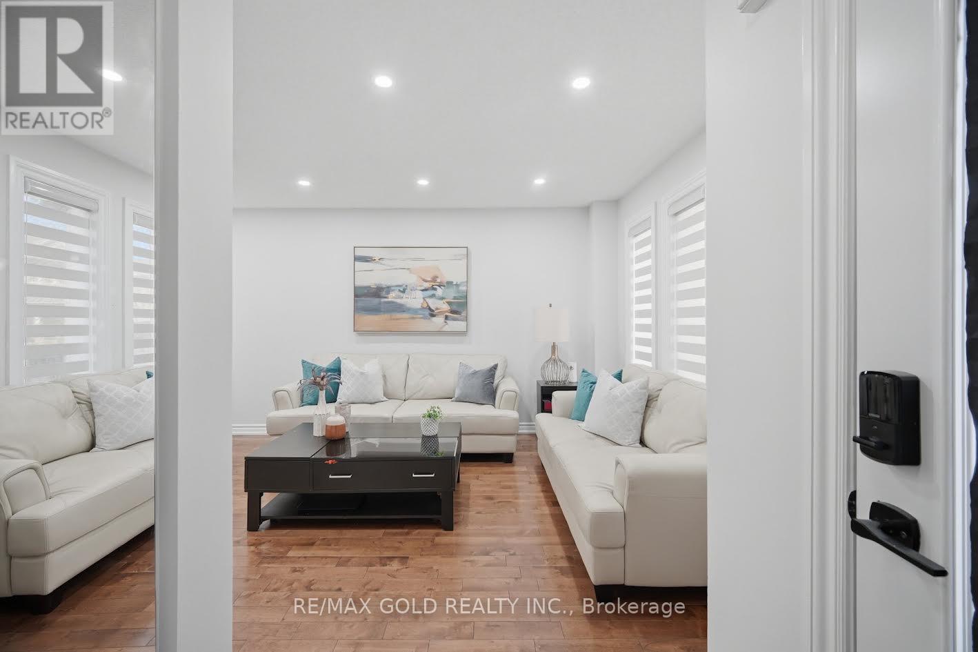 61 SAINTSBURY CRESCENT - 7