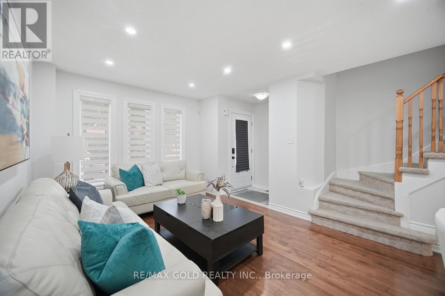 61 SAINTSBURY CRESCENT - 8