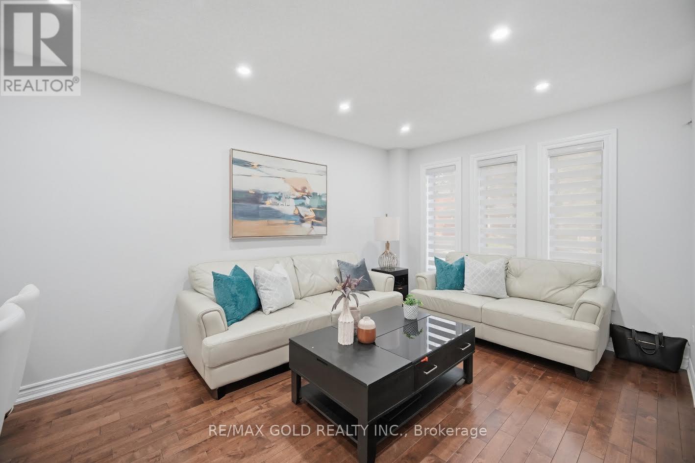 61 SAINTSBURY CRESCENT - 9
