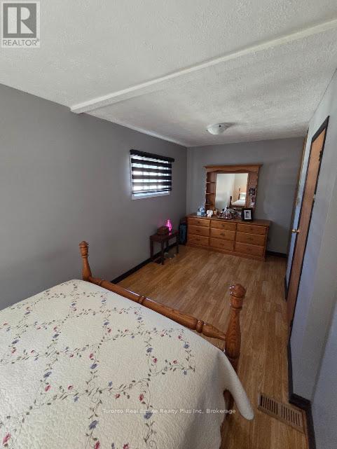 83 LAURIER ROAD - 15