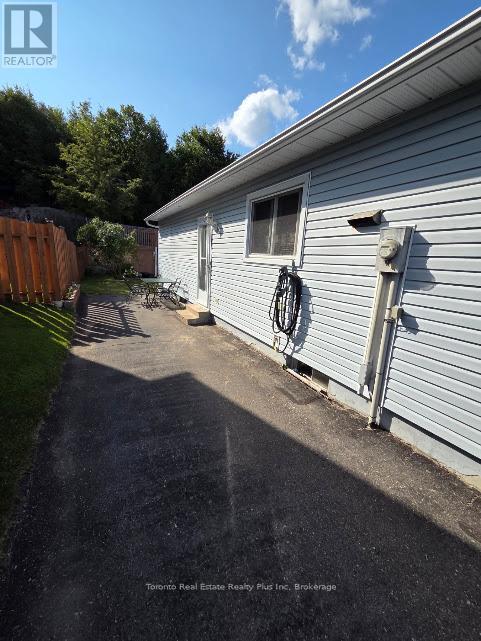 83 LAURIER ROAD - 2
