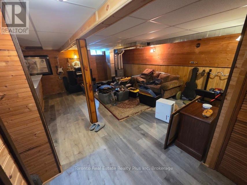 83 LAURIER ROAD - 21