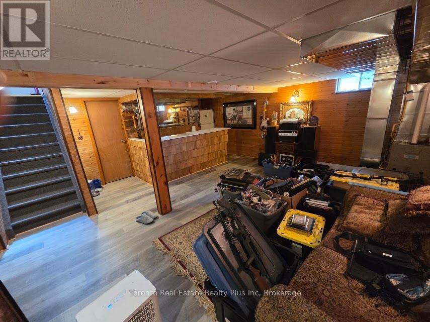 83 LAURIER ROAD - 22