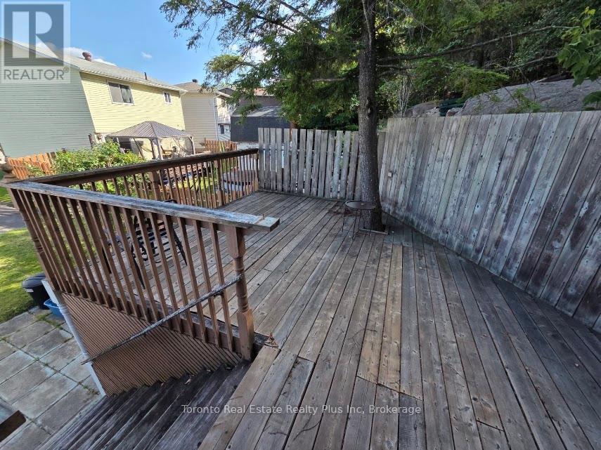 83 LAURIER ROAD - 32