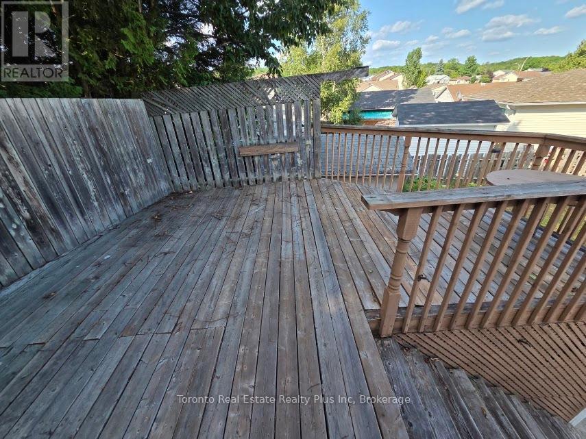 83 LAURIER ROAD - 33