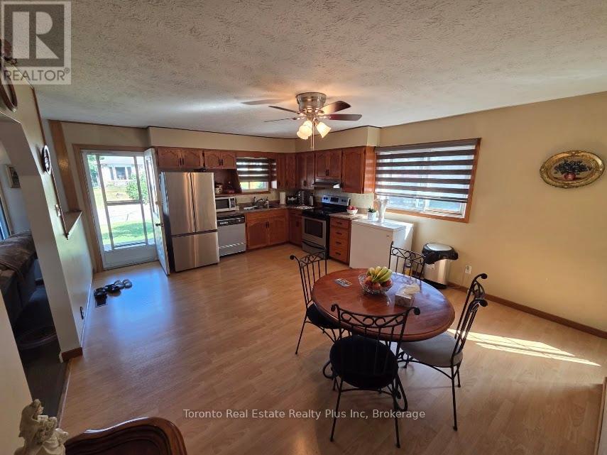 83 LAURIER ROAD - 6