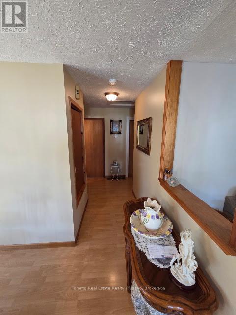 83 LAURIER ROAD - 9