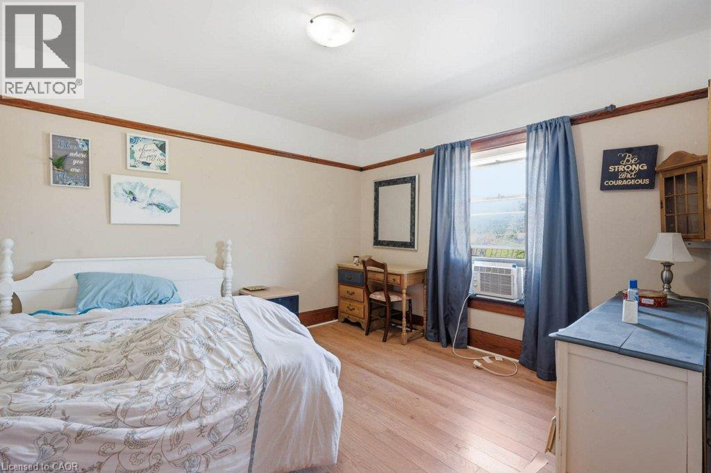 1798 KING Street E - 23