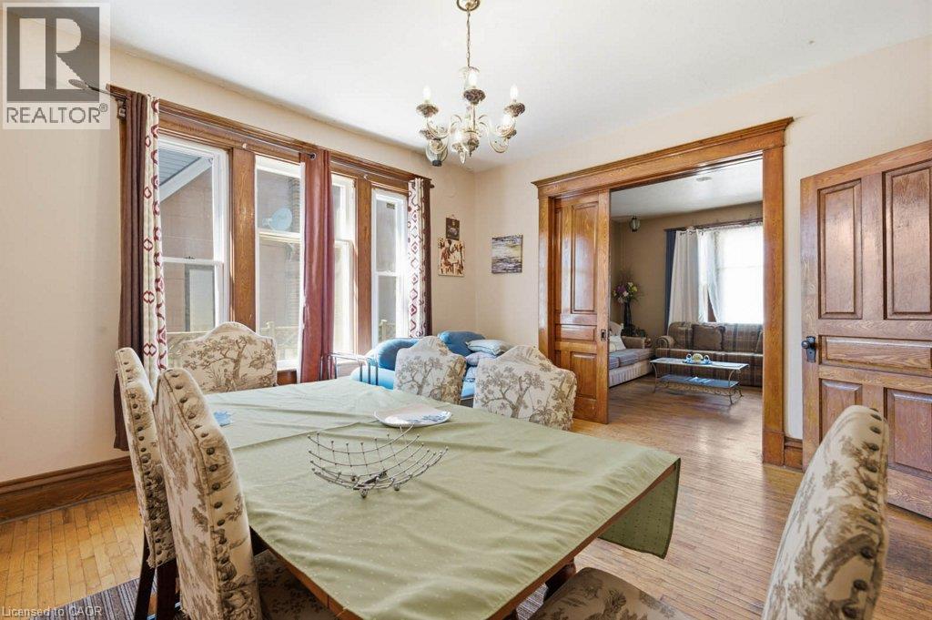 1798 KING Street E - 17