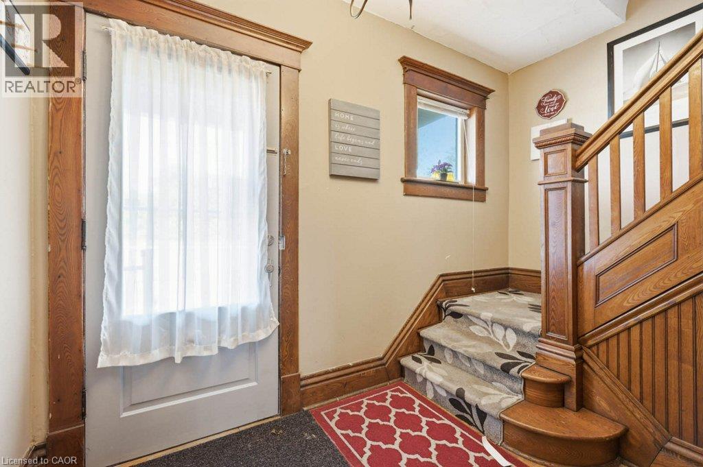 1798 KING Street E - 10